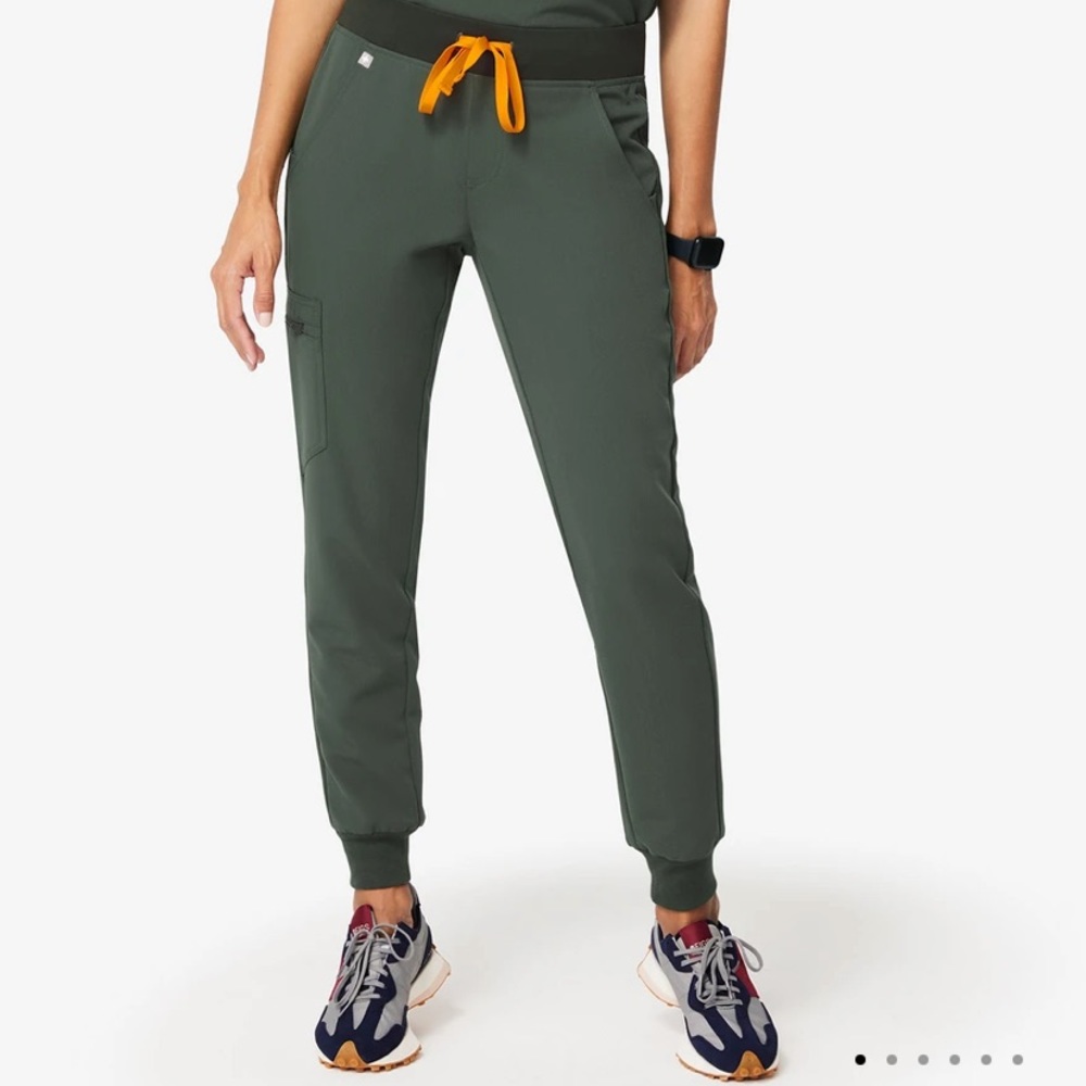 Moss figs zamora jogger scrubs